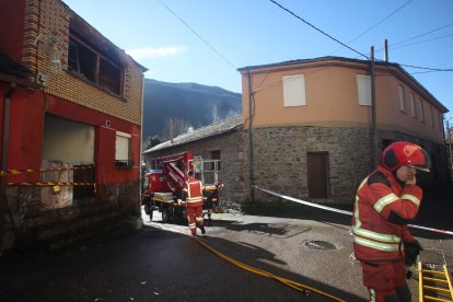Incendio en una vivienda en Valseco. ANA F. BARREDO