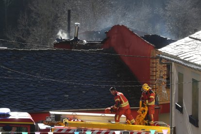 Incendio en una vivienda en Valseco. ANA F. BARREDO