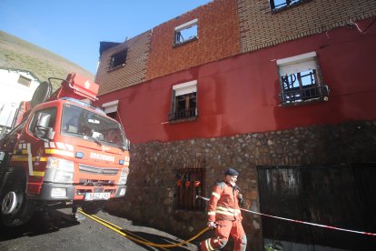 Incendio en una vivienda en Valseco. ANA F. BARREDO