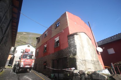 Incendio en una vivienda en Valseco. ANA F. BARREDO