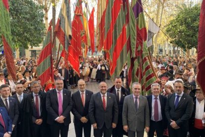 La delegación de la Diputación Provincial de León y la Casa de León en Sevilla, junto al segundo teniente de alcalde sevillano, Juan Bueno. DL