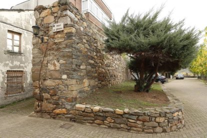 Restos de la fortaleza berciana. L. DE LA MATA