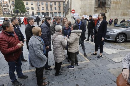 El líder del PP, Alberto Núñez Feijóo, participa en León en un coloquio sobre educación. RAMIRO
