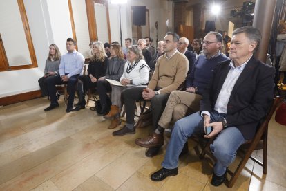 El líder del PP, Alberto Núñez Feijóo, participa en León en un coloquio sobre educación. RAMIRO