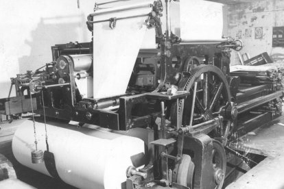 Una de las primeras rotativas de la calle Pablo Flórez. En abril de 1973 se dice adiós al viejo sentido de la imprenta que desde Gutemberg apenas había evolucionado