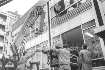 El cambio de sede fue un paso decisivo para la evolución del periódico, ya que el esfuerzo no fue sólo tecnológico, también se aumentó la plantilla con más personal de redacción