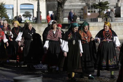 Las águedas en la plaza de San Marcelo tras la celebración.