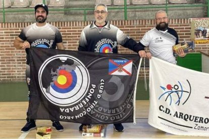 Podio de una de las categorías competitivas del torneo.