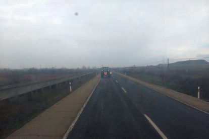 Los tractores se ponen en marcha en una nueva jornada de protesta.