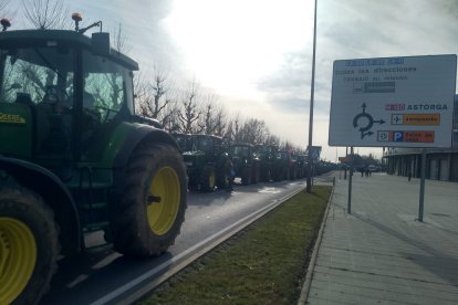 El campo estalla con una nueva tractorada en León