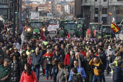 El campo estalla con una nueva tractorada en León.