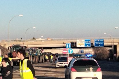 Corte en los accesos de La Virgen a las autovías