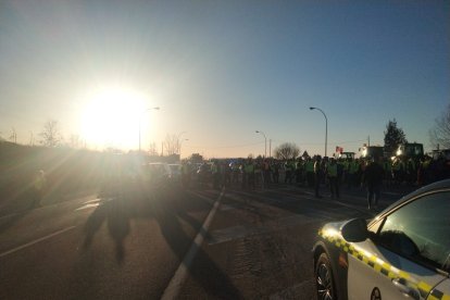 Corte en los accesos de La Virgen a las autovías