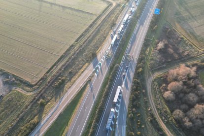 Vista aérea del atasco en la A-231, en Palanquinos