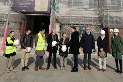 Representantes de Botines, de la Junta y la empresa que realiza los trabajos. DL