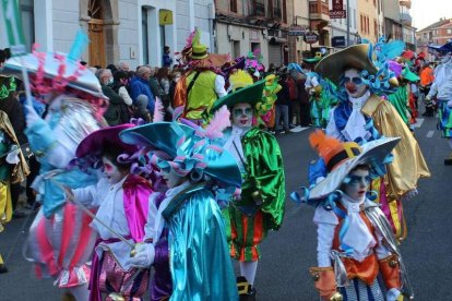 Imagen del desfile organizado por las calles de La Robla el año pasado. DL