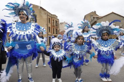 Los bañezanos sacaron ayer los trajes del año pasado. RAMIRO