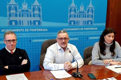 La línea 3 de Bárcena a Campo es en la que se aplicará un programa experimental de uso a la demanda hasta el 31 de agosto. L. DE LA MATA