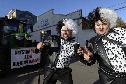 La explosión de color y diversión reventó las calles de la ciudad bañezana.