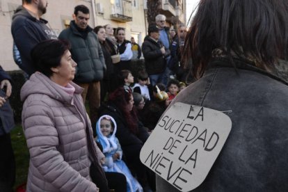 La explosión de color y diversión reventó las calles de la ciudad bañezana.