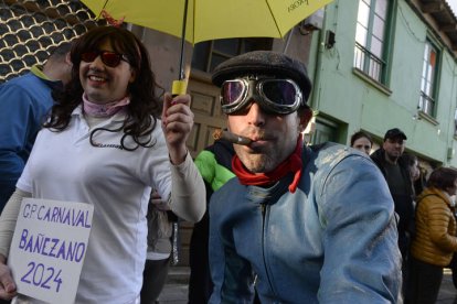 La explosión de color y diversión reventó las calles de la ciudad bañezana.