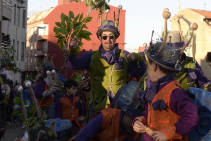 La explosión de color y diversión reventó las calles de la ciudad bañezana.