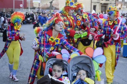 La explosión de color y diversión reventó las calles de la ciudad bañezana.