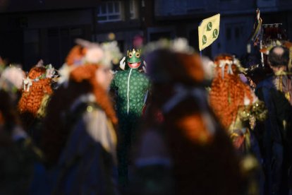 La explosión de color y diversión reventó las calles de la ciudad bañezana.