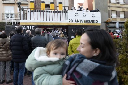 La explosión de color y diversión reventó las calles de la ciudad bañezana.
