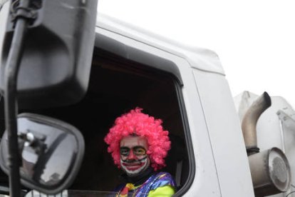 La explosión de color y diversión reventó las calles de la ciudad bañezana.