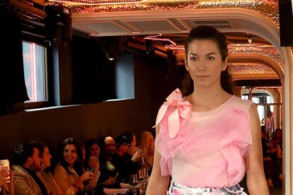 La colección dedicada al amor de María Lafuente se presentó en el restaurante VISO94 de Madrid. 