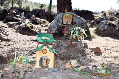 Las casitas son obra de todo el pueblo, desde mayores a chicos y chicas.