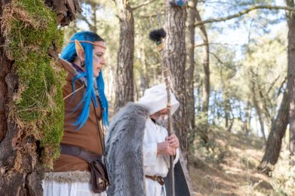En las visitas teatralizadas del Bosque Mágico de Alija despiertan los 'seres grandes'.