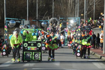 Bembibre vivió su sábado de Piñata para cerrar las fiestas de Carnaval en el Bierzo Alto.