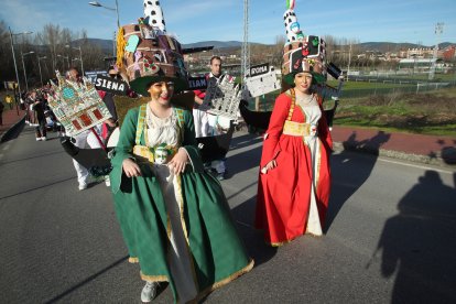 Bembibre vivió su sábado de Piñata para cerrar las fiestas de Carnaval en el Bierzo Alto.