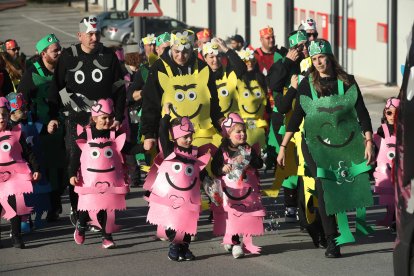 Bembibre vivió su sábado de Piñata para cerrar las fiestas de Carnaval en el Bierzo Alto.