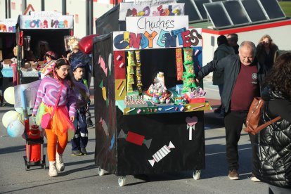 Bembibre vivió su sábado de Piñata para cerrar las fiestas de Carnaval en el Bierzo Alto.