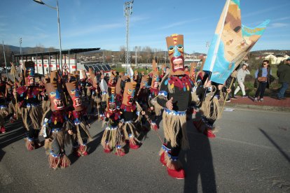 Bembibre vivió su sábado de Piñata para cerrar las fiestas de Carnaval en el Bierzo Alto.
