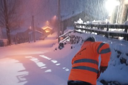 Casi medio metro de nieve en Ferreras del Puerto.
