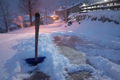 Casi medio metro de nieve en Ferreras del Puerto.