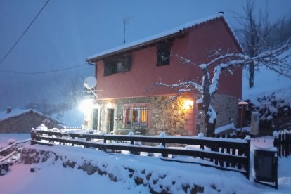 Casi medio metro de nieve en Ferreras del Puerto.