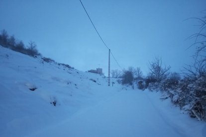Casi medio metro de nieve en Ferreras del Puerto.