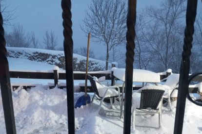 Casi medio metro de nieve en Ferreras del Puerto.