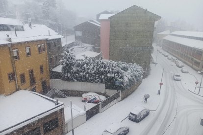 Nieva con fuerza en la capital lacianiega.