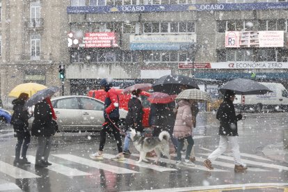 Ha nevado con fuerza en la ciudad de León este lunes.