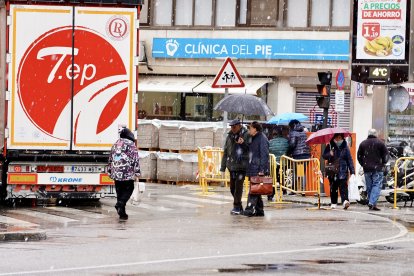 Ha nevado con fuerza en la ciudad de León este lunes.