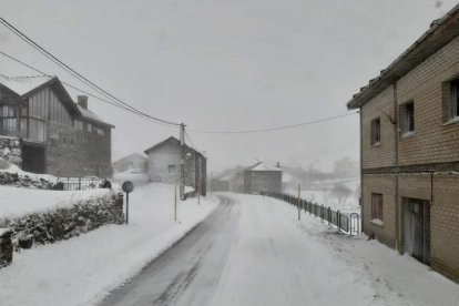 Nieva en Caboalles de Arriba.