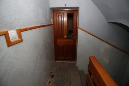 Puerta de la vivienda donde fueron encontradas las dos hermanas.