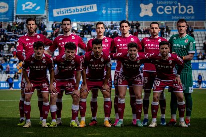 Un lance del partido CE Sabadell-Cultural en la Nova Creu Alta.