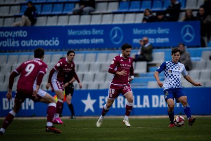 Un lance del partido CE Sabadell-Cultural en la Nova Creu Alta.